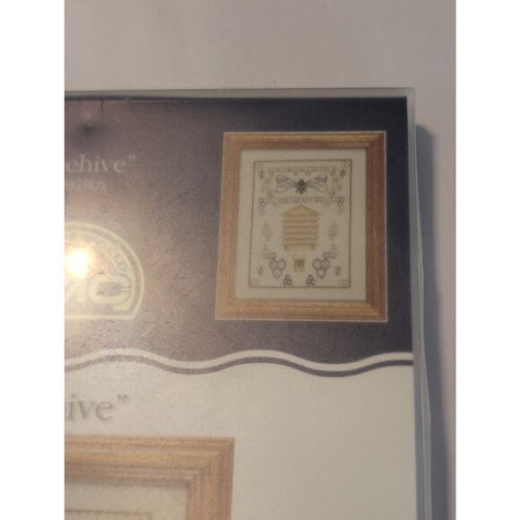 DMC Beehive NWT Metallic & Beadwork Counted Cross Stitch Kit - Picture 5 of 8